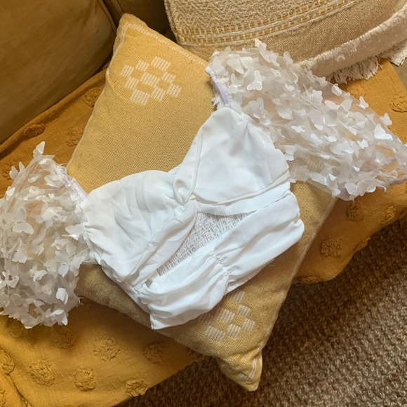 Mesh Butterfly Appliques Twist Front Cut Out Ruched Crop Blouse - Picture 4 of 4